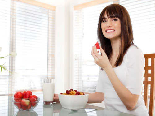 Tránh ăn thức ăn dầu mỡ vào buổi sáng