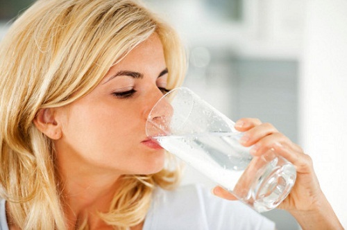 Súc miệng vào buổi sáng