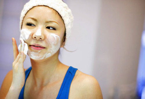 Rửa mặt bằng xà phòng