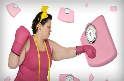 Vì sao phụ nữ tập gym khó giảm cân hơn đàn ông?