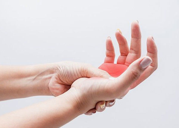 Nhận biết và điều trị bệnh đau co rút bàn tay